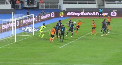 بالفيديو.. الحكم يظلم بيراميدز.. تجاوز عن طرد لاعب بركان واحتسب هدفًا من لمسة يد